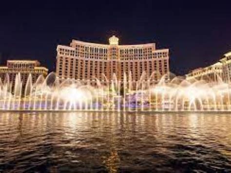 Top Reasons to Visit Las Vegas: Live It Up! - 87 Movers Las Vegas