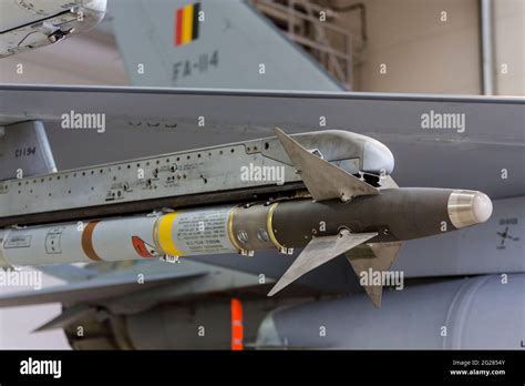 Live AIM-9M missile on a Belgian F-16 jet Stock Photo - Alamy