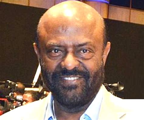 Shiv Nadar Biography - Facts, Childhood, Family Life & Achievements