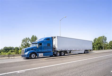 3 Benefits of Being a Long-Haul Truck Driver