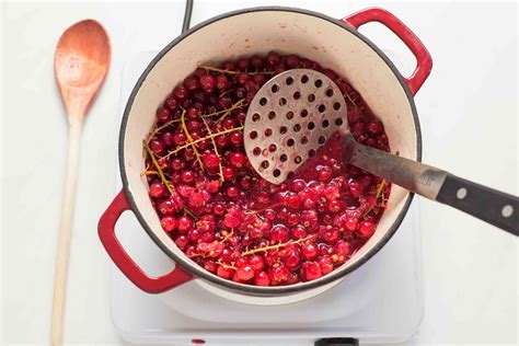 Easy Red Currant Jelly Recipe