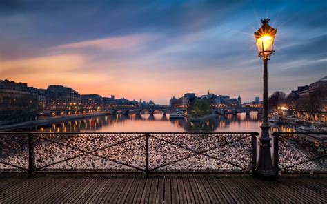 Qui a construit le pont des Arts à Paris