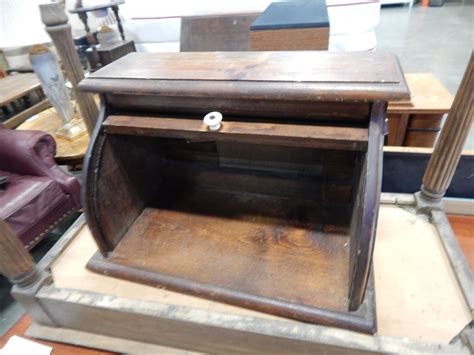 ANTIQUE ROLL TOP WOODEN BREAD BOX - Big Valley Auction