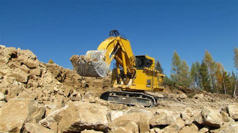 Mining editorial photo. Image of excavator, extraction - 90648496