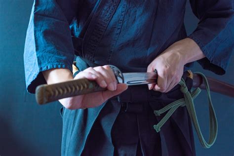 You'll Be Amazed at How Fast This Swordsman Draws His Katana! You'll Have Been Cut Down Before ...