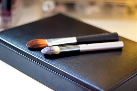 FashStyleLiv: Top 5 Foundation Brushes