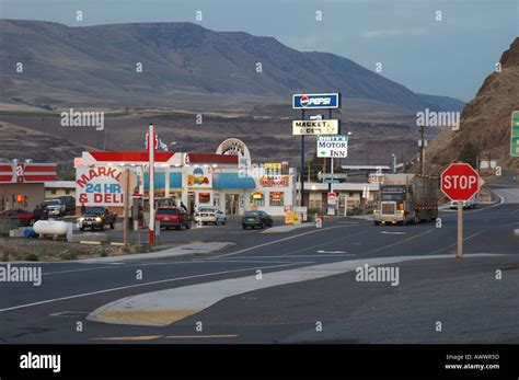 Biggs Junction on the Oregon side of the Oregon-Washington border on U ...