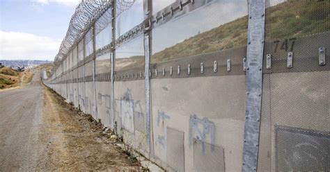 What type of fence exists now along the border?