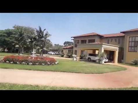 ZAMBIAN STUDENTS VISIT HAKAINDE HICHILEMA AT HIS MANSION - YouTube