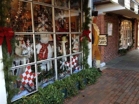 Nancy's Merchant's Square location celebrates Colonial Williamsburg's Grand Illumination ...