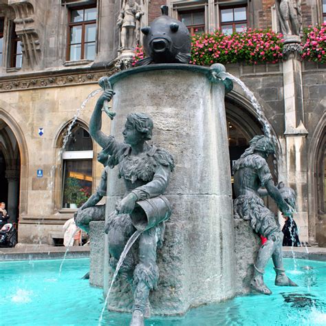 The glockenspiel at Marienplatz, Munich, Germany - Notable Travels