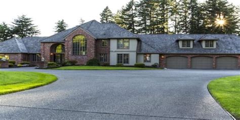 Nine Tips for Keeping Your Driveway Clean