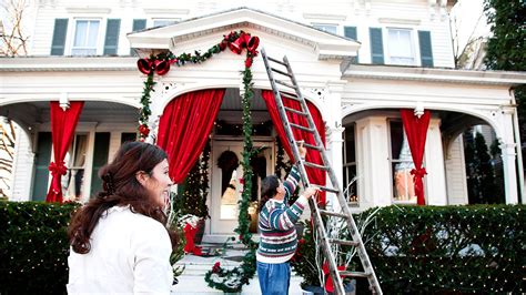 What Americans spend on holiday decorations | Fox Business