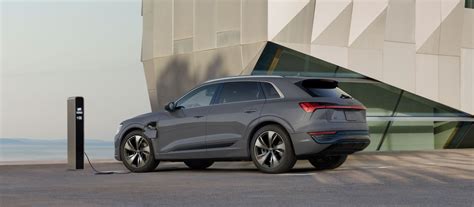 Tesla Model Y Vs. Audi Q8 e-tron: nên chọn xe nào?