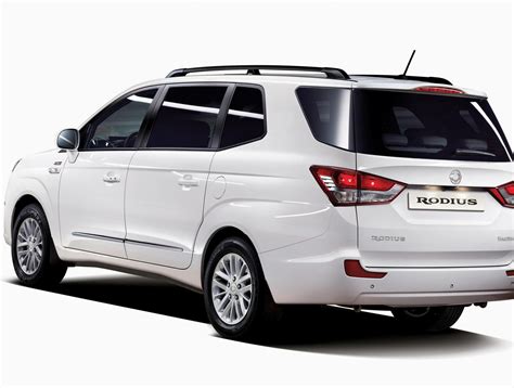 SsangYong Rodius Photos and Specs. Photo: SsangYong Rodius review and ...