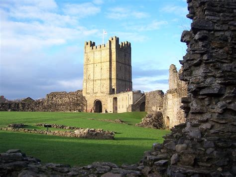 Explore Richmond Castle in North Yorkshire, England | PicturesOfEngland.com