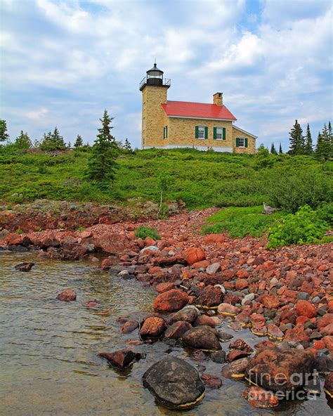 Copper Harbor Lighthouse Photograph by Dale Niesen - Fine Art America