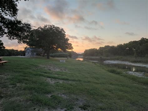 Sunrise on the Blanco River : pics