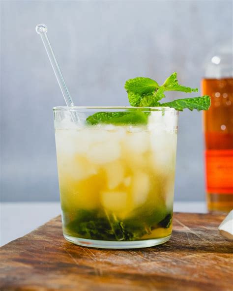 Classic Mint Julep – A Couple Cooks