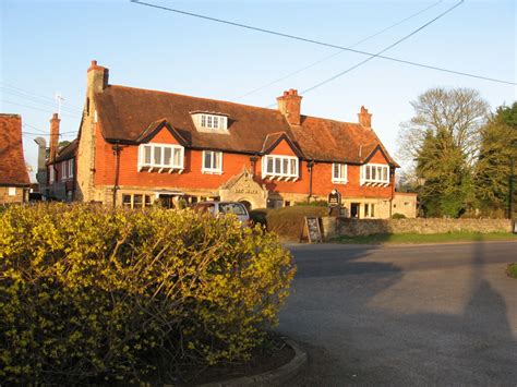 The Dog House Hotel, Frilford Heath © Gareth James cc-by-sa/2.0 :: Geograph Britain and Ireland