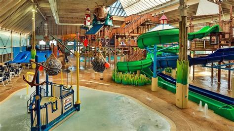 Breaker Bay Indoor Water Park at Blue Harbor Resort in Sheboygan ...