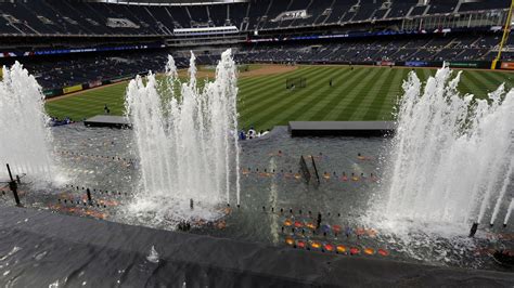 Watch: Royals fan jumps in Kauffman Stadium fountain chasing HR ball ...