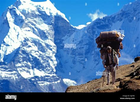 Sherpa everest hi-res stock photography and images - Alamy