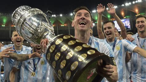 Eindelijk, na vier verloren finales, wint Messi hoofdprijs met ...