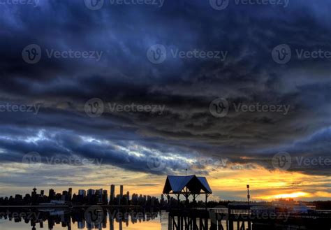 Vancouver Skyline Canada Sunset 5902302 Stock Photo at Vecteezy