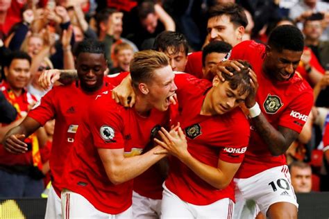 Players Reaction To Daniel James' Debut Goal Against Chelsea