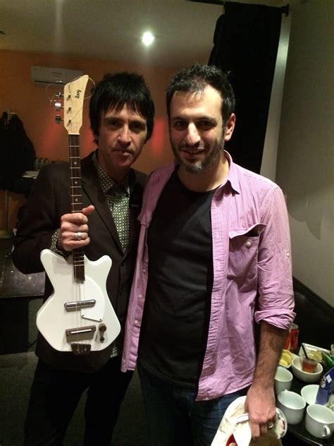 Johnny Marr Gets His Own Electric Loog Guitar – Loog Guitars