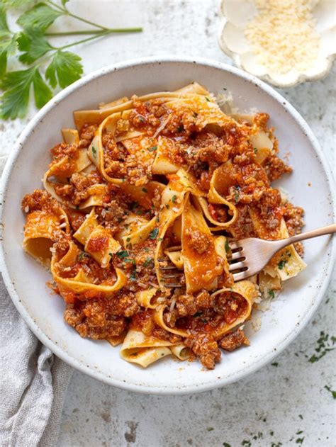 Stovetop Fettuccine Bolognese - Familystyle Food