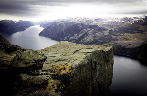 Hiking Preikestolen Pulpit Rock in Norway :: Fshoq! Travel Blog