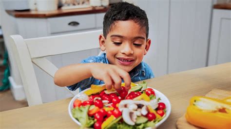 ENCOURAGING HEALTHY EATING HABITS FOR KIDS