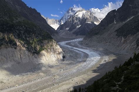 Climate Change on Mont Blanc: The Vanishing Mer de Glace - Bloomberg