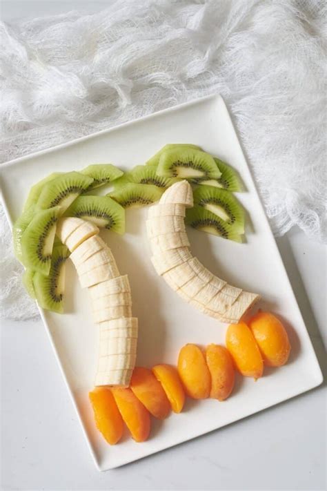 These Fruit Palm Trees Are A Cute Fruit Snack Idea