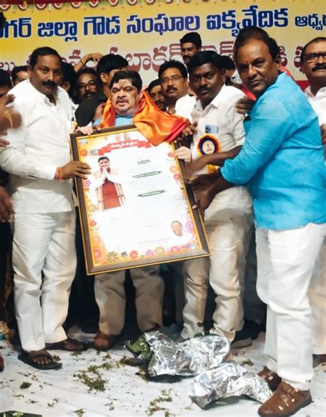 Ponnam Prabhakar felicitated by Goud community in Karimnagar town | Hindudayashankar