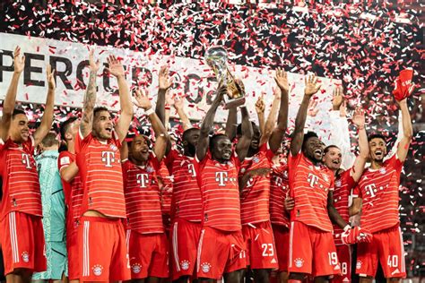 How many trophies have FC Bayern Munich won in their history?