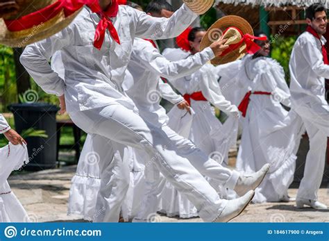 Dancers Dancing Son Jarocho La Bamba Folk Dance Editorial Image - Image of festival, hispanic ...