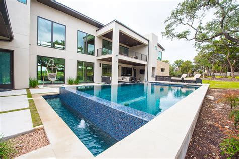 Top 7 Austin Luxury Pool Features | San Antonio | Central Texas