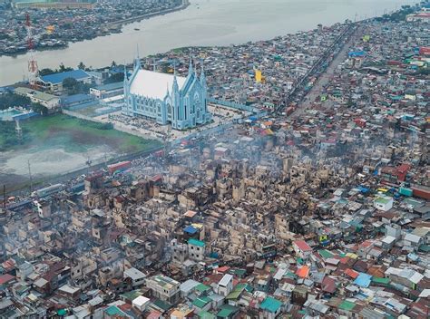 Aerial photos of slums of Manila, Philippines by Bernhard Lang ...