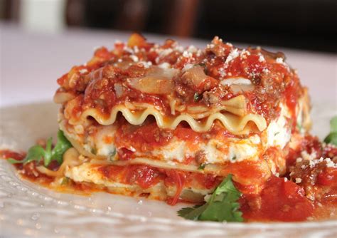 Como hacer Lasagna? facil y sencilla | Homemade lasagna, Beef lasagna ...