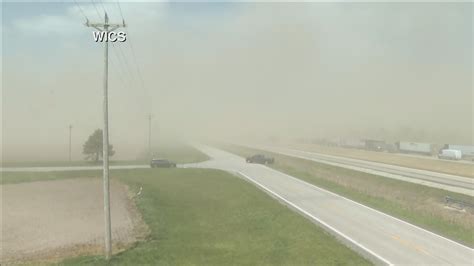 7th death reported after 70+ vehicles crash on I-55 in Illinois dust ...