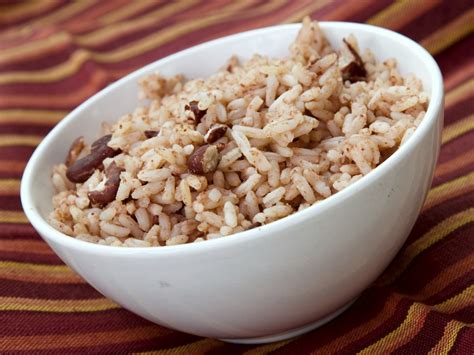 Rice and Peas Recipe (Jamaican rice with beans and coconut milk) | Whats4eats