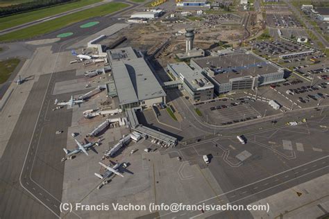 Quelques photos aÃ©riennes de l'aÃ©roport International Jean Lesage (YQB) de QuÃ©bec.