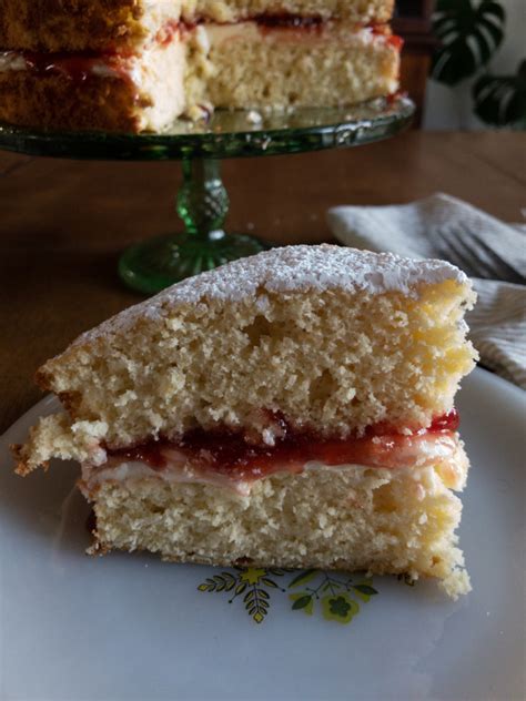 Cream Sponge Cake – History in the Kitchen