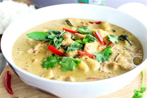 Easy Thai Green Chicken Curry - That Spicy Chick