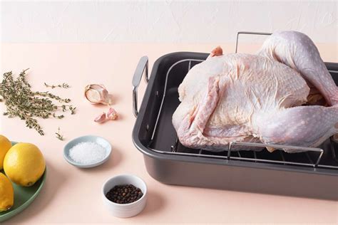 How to Defrost a Turkey in Time for the Feast