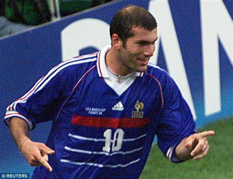 Zinedine Zidane shirt worn during France's 1998 World Cup triumph sold for £78,000 | Daily Mail ...