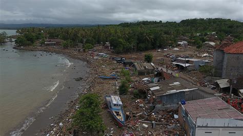 More than 400 dead in Indonesian tsunami, as residents warned to remain vigilant | MPR News